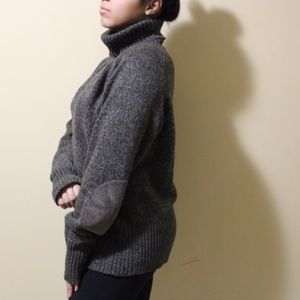 DIVIDED - Turtle Neck